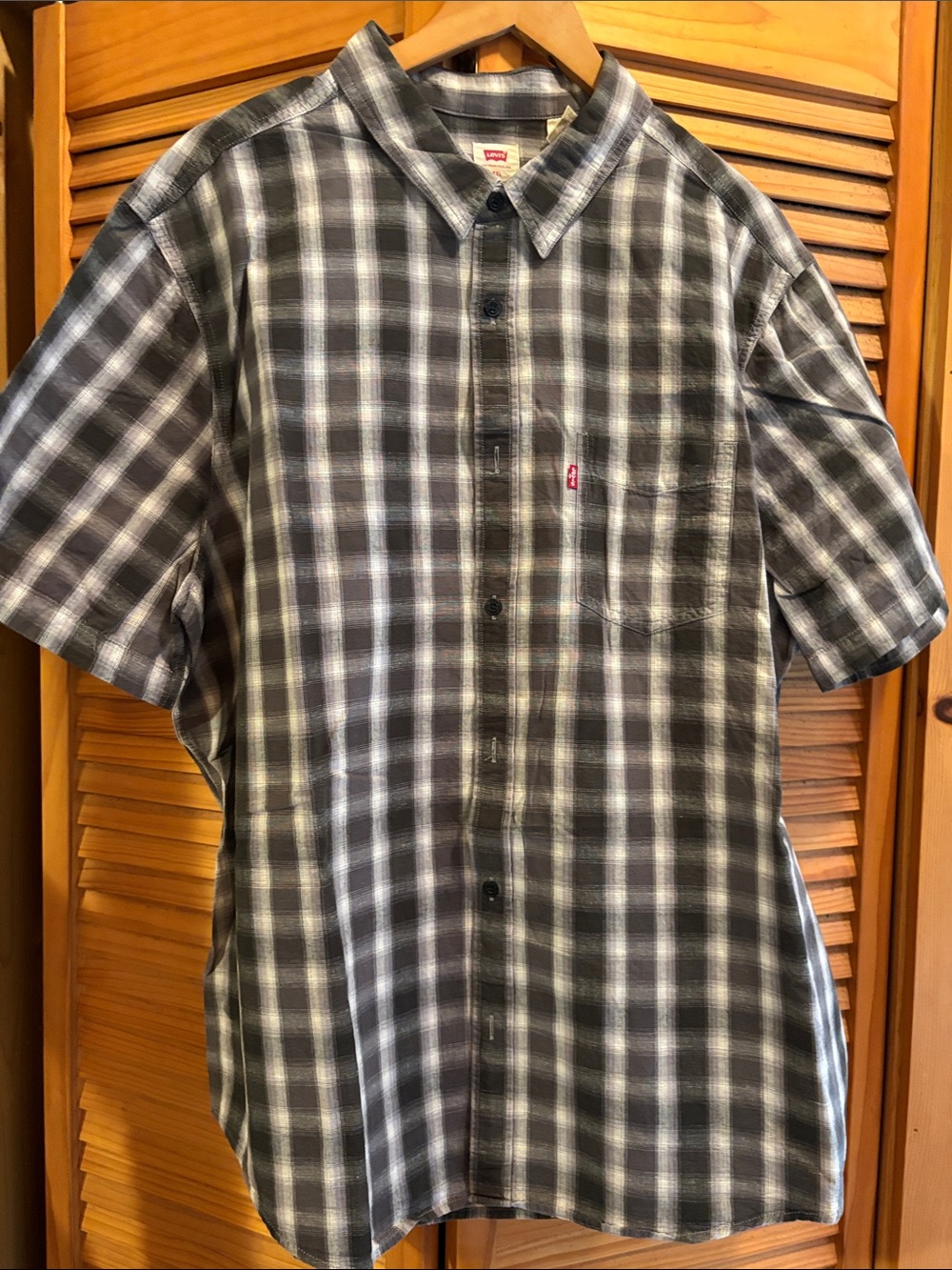 Levi's Men's Short-Sleeve Plaid Button-Down Shirt - Black & Gray